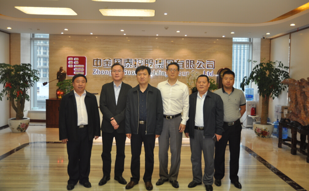 左三：邯鄲市永年縣政府副縣長郭曉峰 右二：永年縣商務(wù)局局長?；④?左一：永年縣城投公司總經(jīng)理徐俊峰