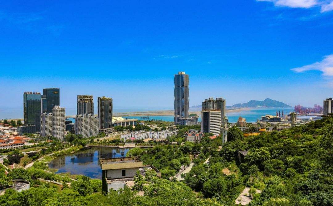 連云港市委書記項雪龍會見半島星空體育·（世界杯）官方網(wǎng)站董事長鄭建龍
